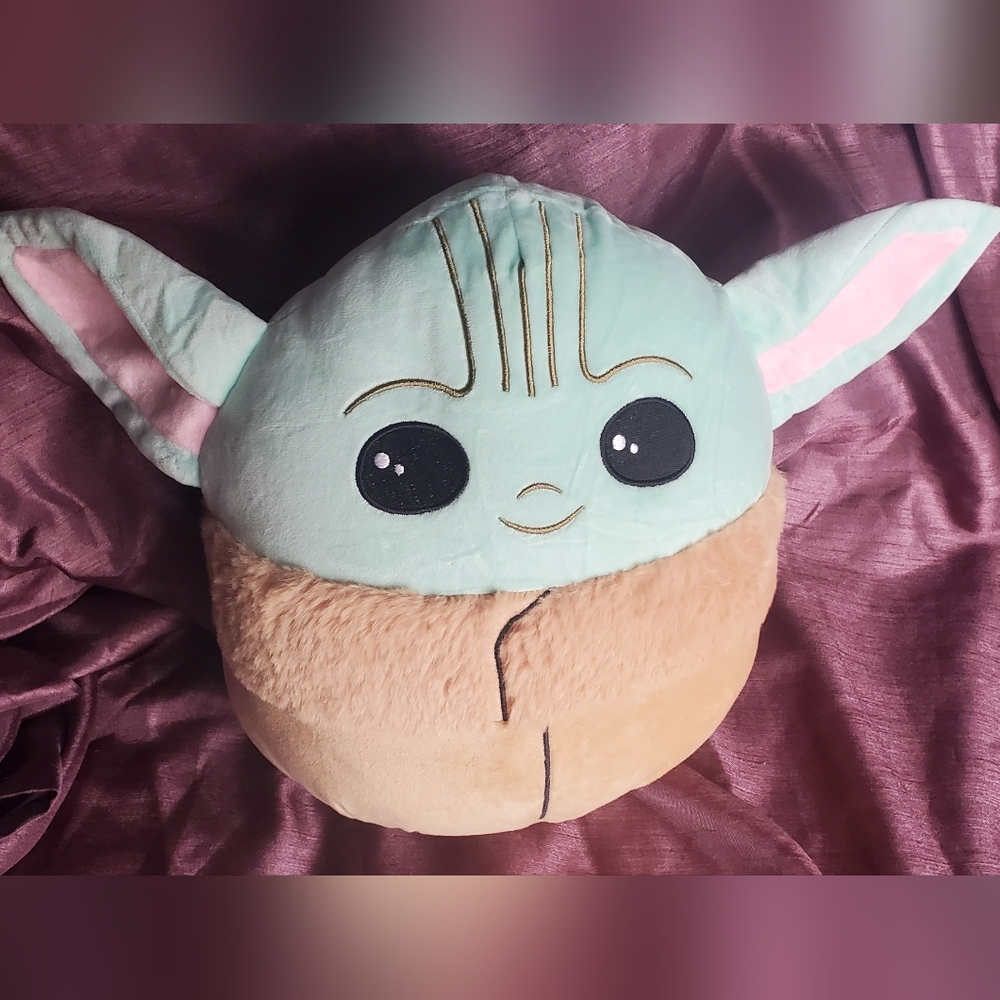 This is a Squishmallows Star Wars Grogu (The Child/Baby Yoda) plush toy. SZ 10"